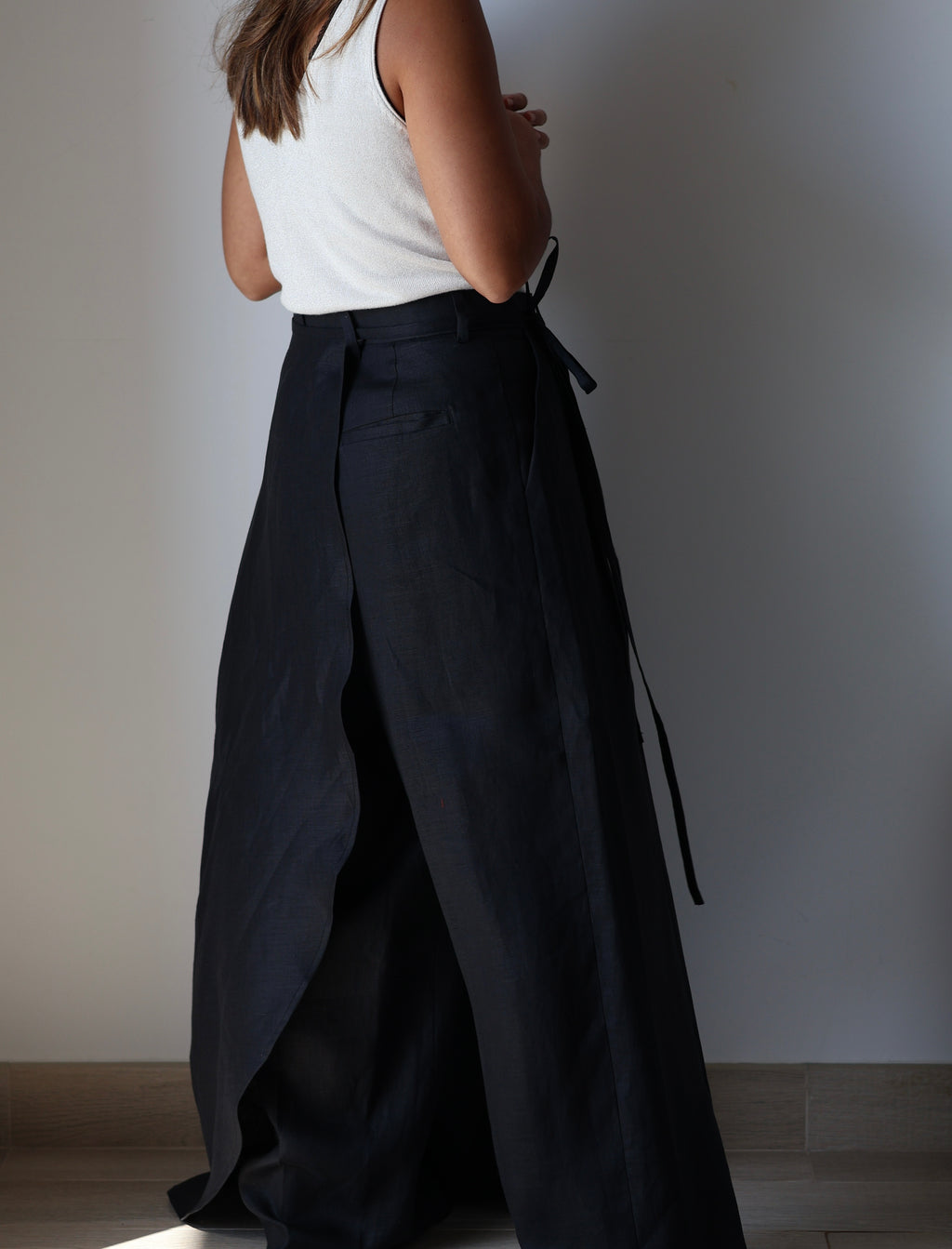 Black 2-in-1 linen skirt and pants made from organic Japanese linen, handmade and curated by Nathalia Ojeda | iiwa kashi