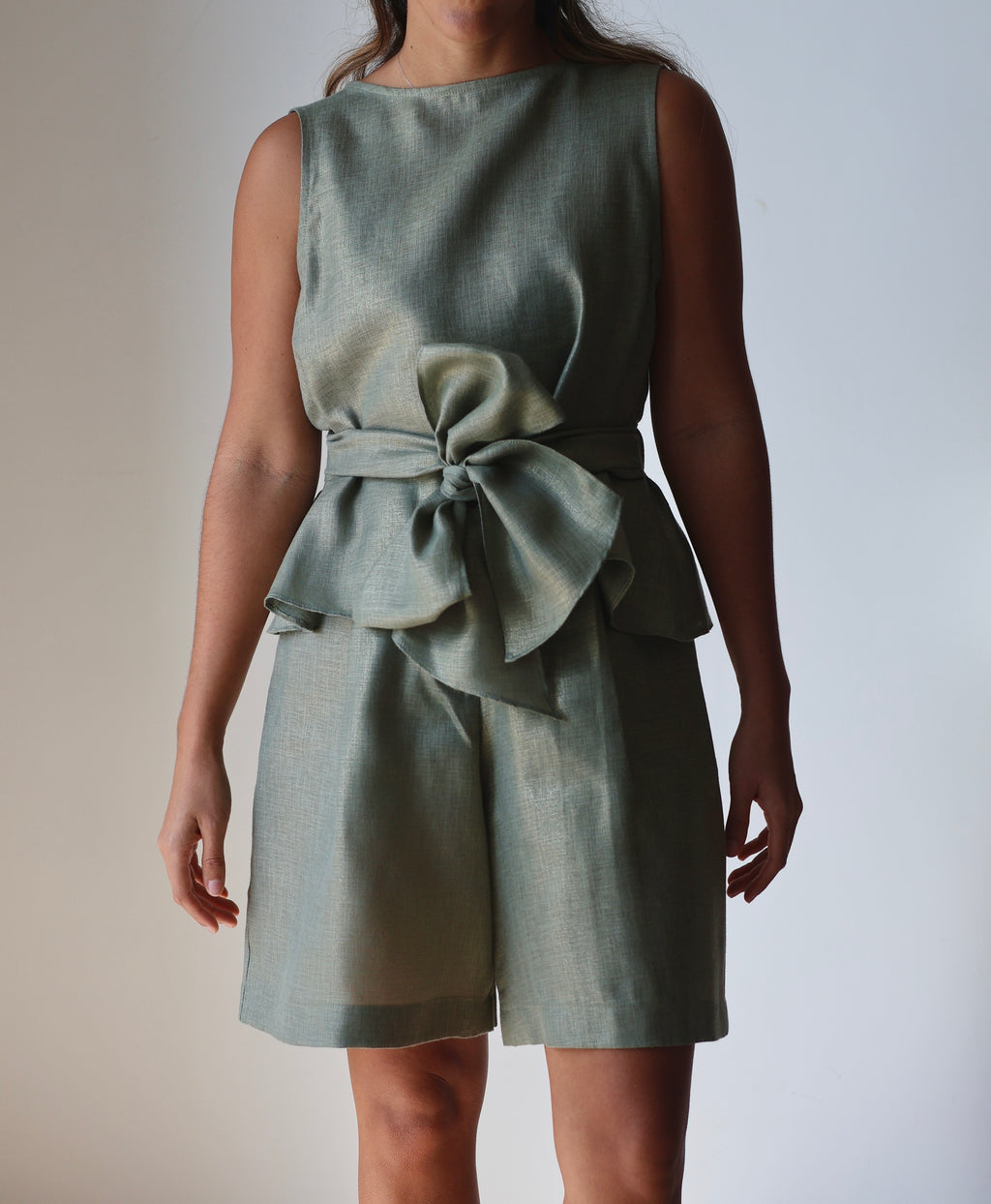 Lazo Top & Bermuda set made from organic Japanese pure linen, handmade and curated by Nathalia Ojeda | iiwa kashi