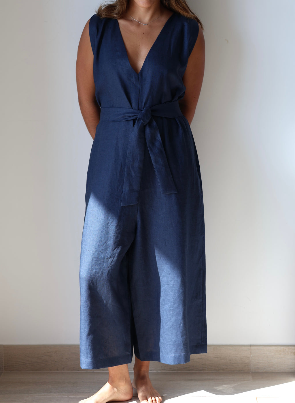 Navy linen jumpsuit made from organic Japanese linen, handmade and curated by Nathalia Ojeda | iiwa kashi
