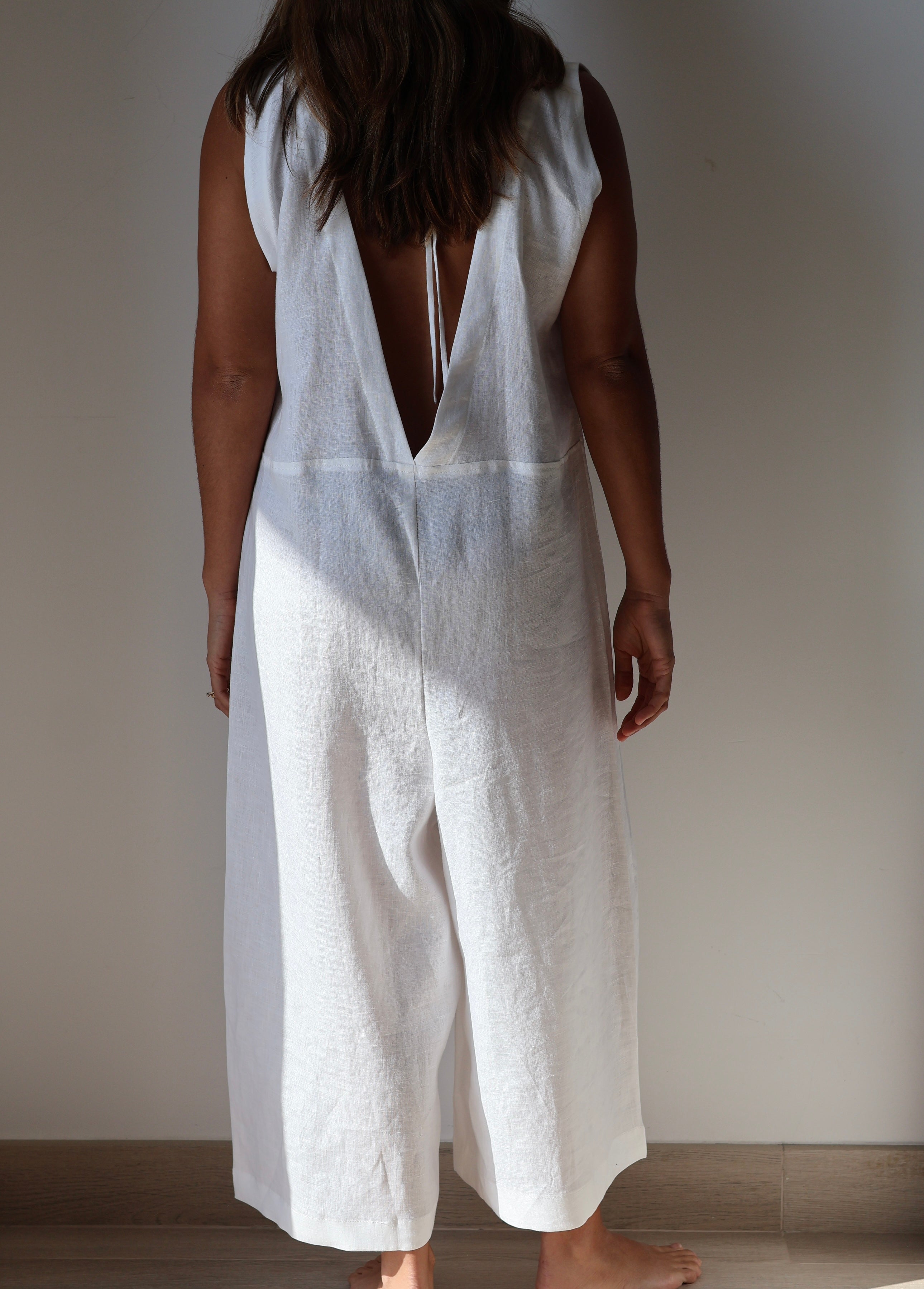 White linen jumpsuit made from organic Japanese linen, handmade and curated by Nathalia Ojeda | iiwa kashi