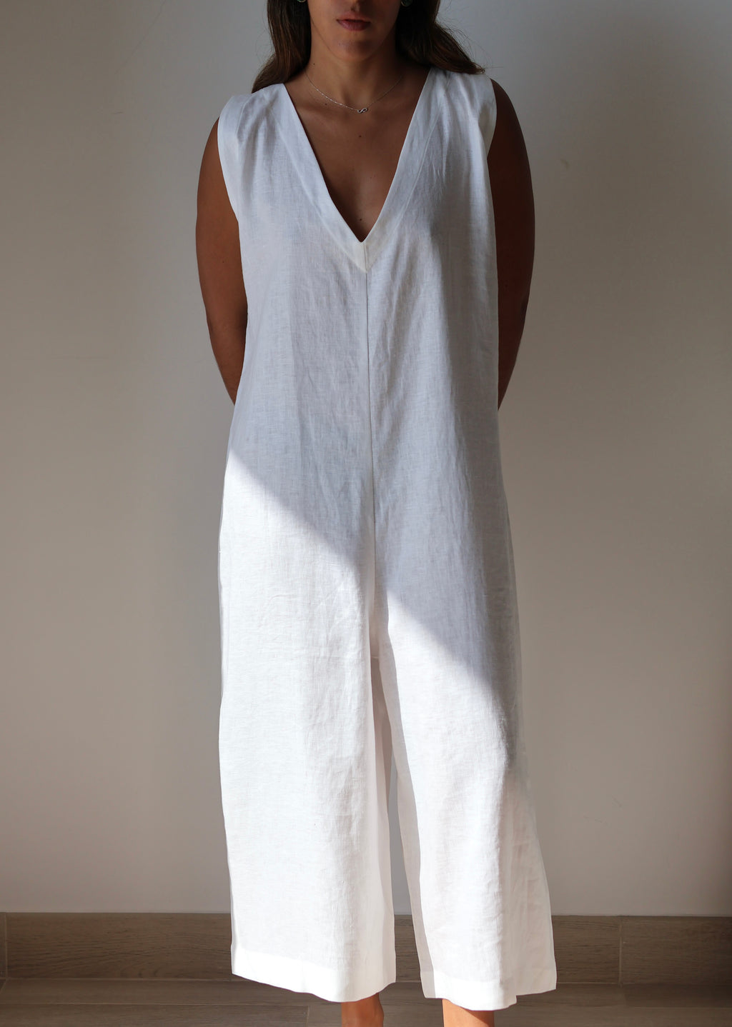 White linen jumpsuit made from organic Japanese linen, handmade and curated by Nathalia Ojeda | iiwa kashi