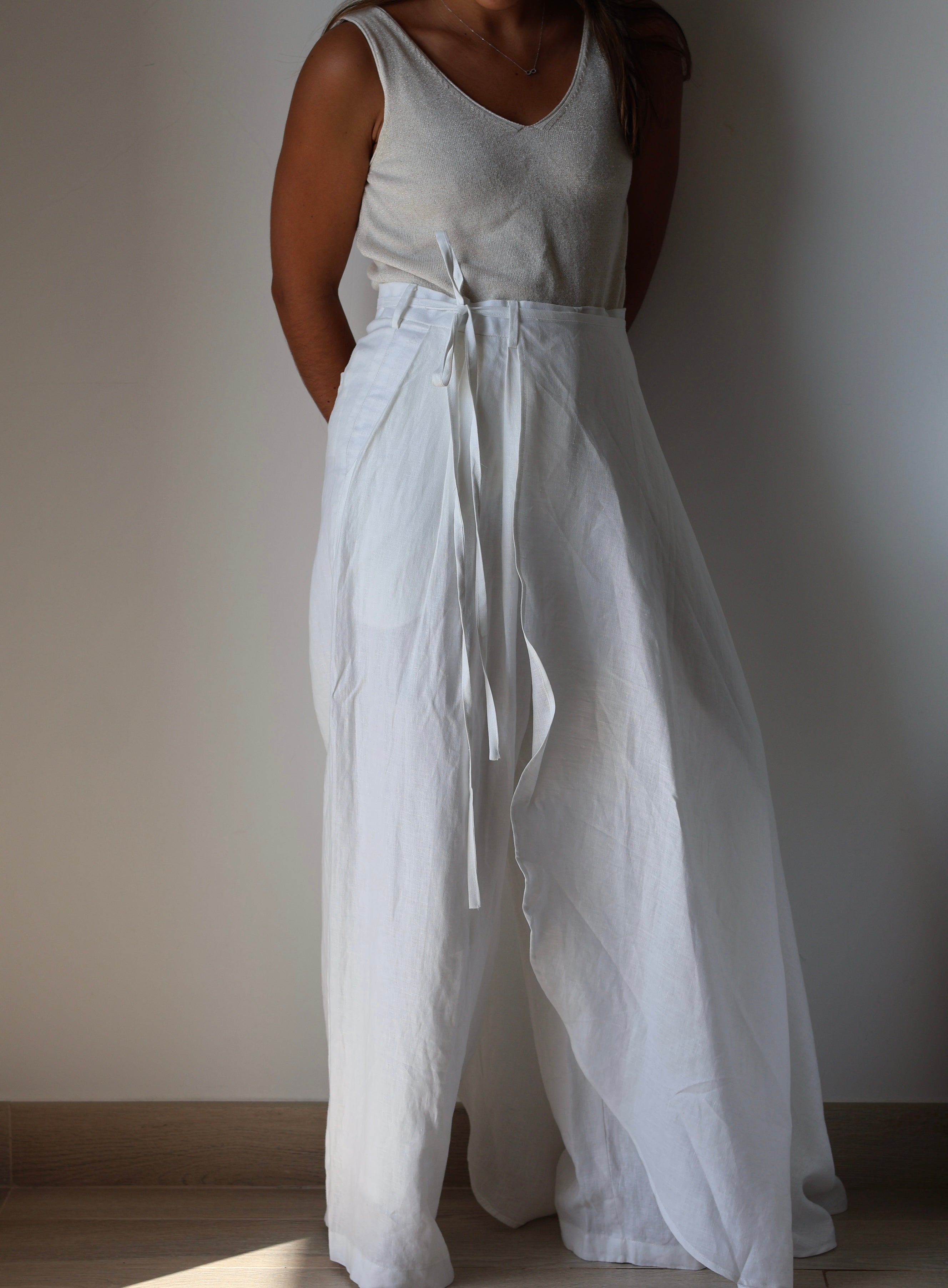 White 2 in 1 linen skirt and pants made from organic Japanese linen, handmade and curated by Nathalia Ojeda | iiwa kashi