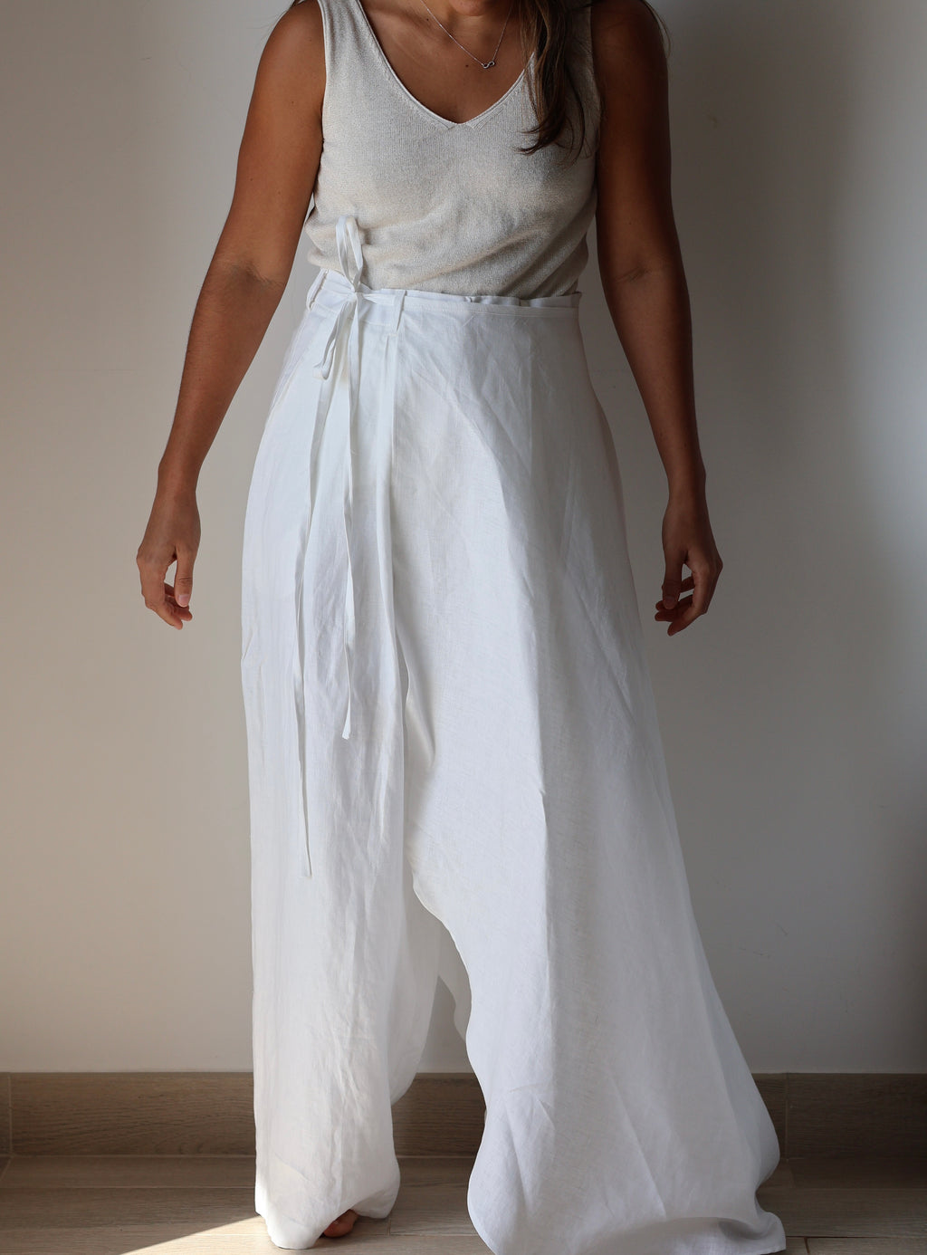 White 2 in 1 linen skirt and pants made from organic Japanese linen, handmade and curated by Nathalia Ojeda | iiwa kashi