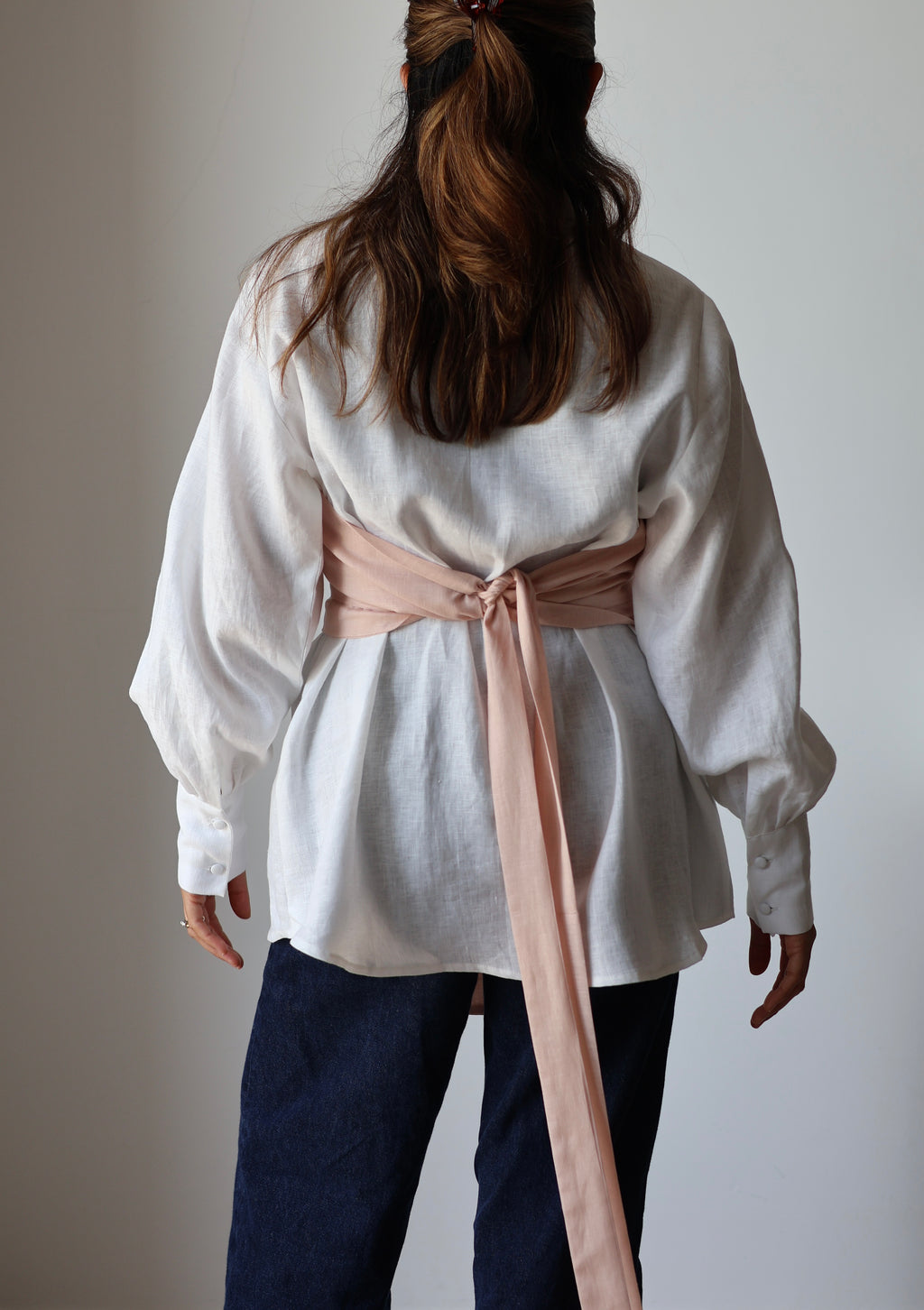 White linen shirt and pink corset set made from organic Japanese linen, handmade and curated by Nathalia Ojeda | iiwa kashi