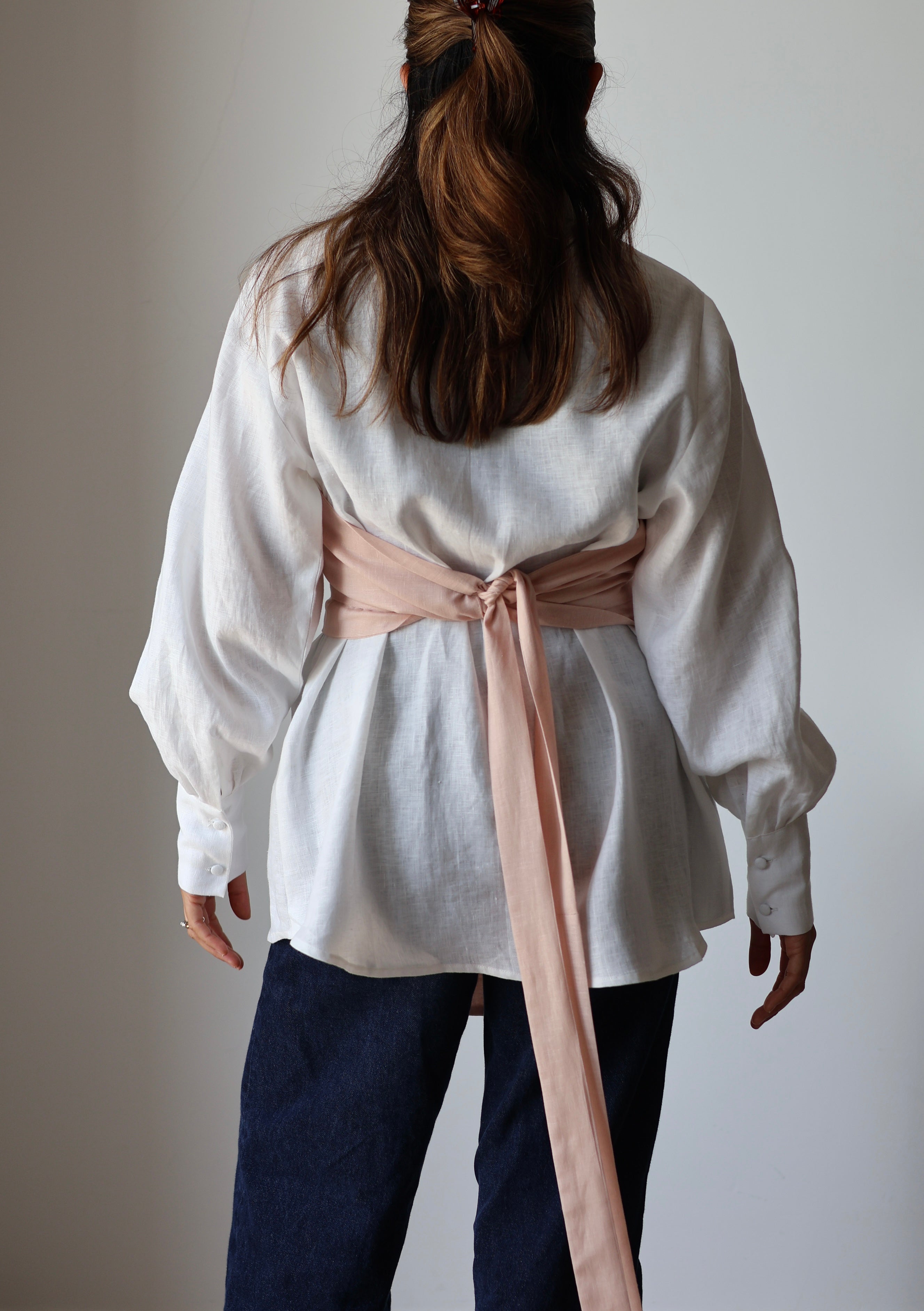 White linen shirt and pink corset set made from organic Japanese linen, handmade and curated by Nathalia Ojeda | iiwa kashi